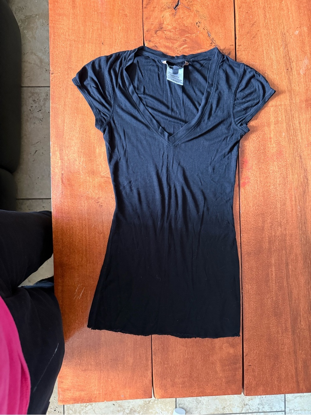 BCBGMaxAzria Black V-Neck Short Sleeve Tee Top